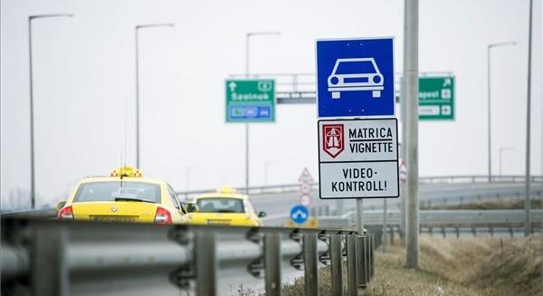 Itt vannak a díjak: így drágulnak az autópálya-matricák jövőre