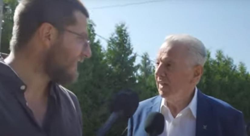 Schmitt Pál a szerénységről: “Idenyomja ezt a buzi mikrofont az orrom alá?”