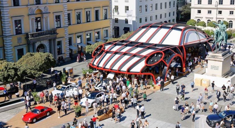 A világ legnagyobb 911-esét vitte az IAA-ra a Porsche
