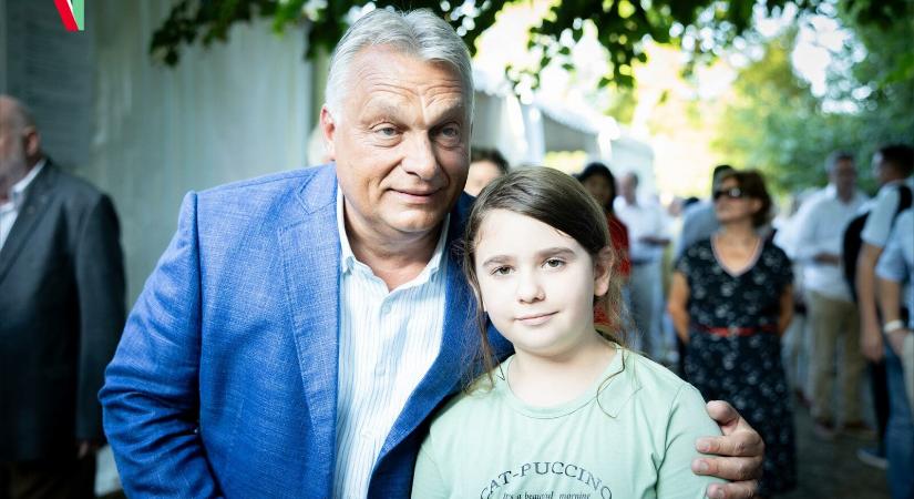 Szelfialbumot osztott meg Kötcséről Orbán Viktor