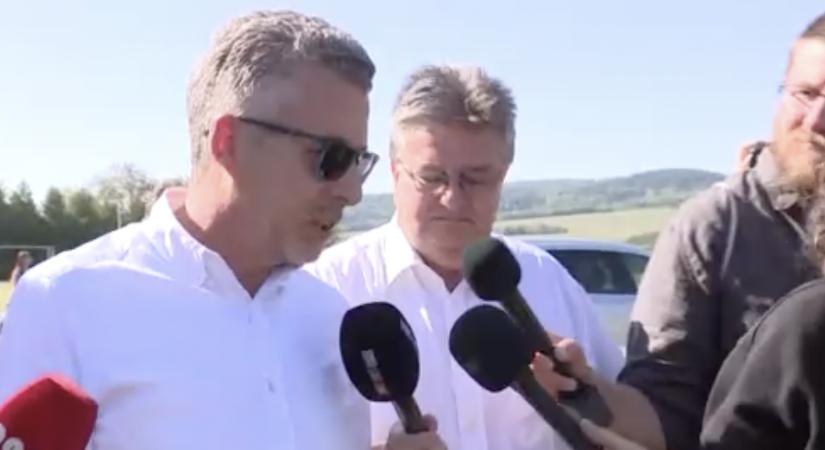 Kamerák előtt vetkőzött ki magából Rákay Philip