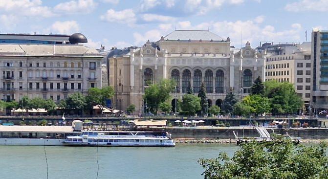 Fedezd fel Budapest születésének titkait a Pesti Vigadóban és a Dunán!