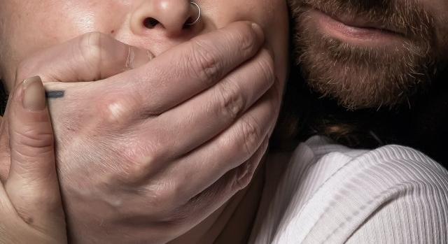 Megerőszakolta a házba betörő késes rablót egy ausztrál férfi