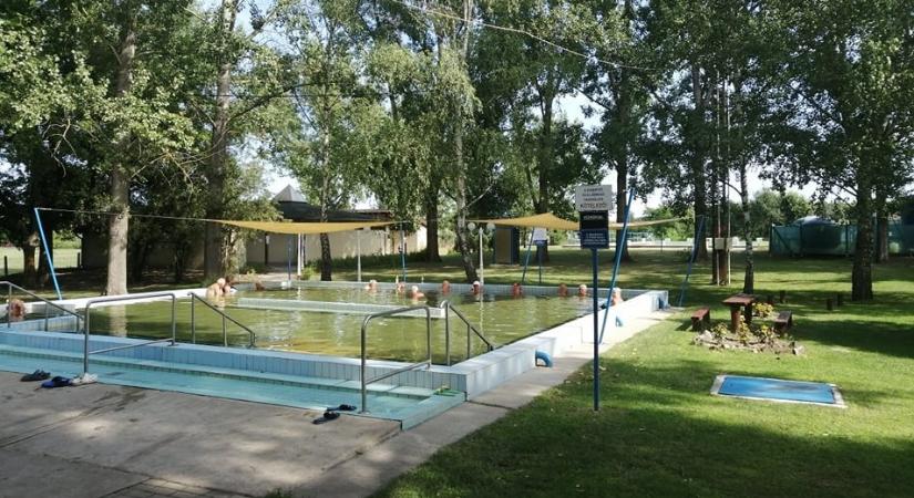 Néhány napig még nyitva tart Pest megye egyik legolcsóbb gyógyvizes strandfürdője