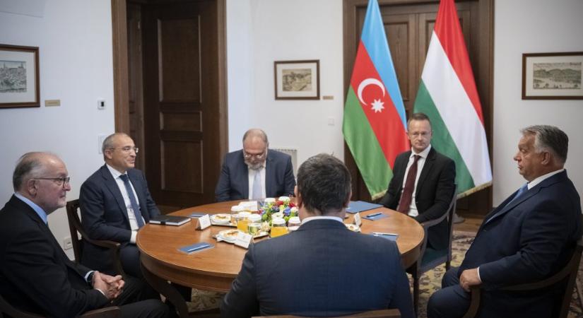 Orbán Viktor az azeri gazdasági miniszterrel tárgyalt a Karmelitában