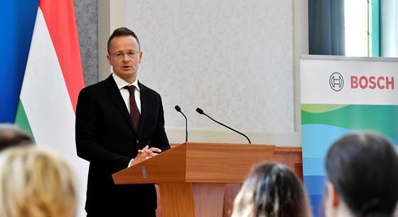 Szijjártó előbb 18 milliárdos Bosch-beruházást jelentett be, majd kritikákra reagált