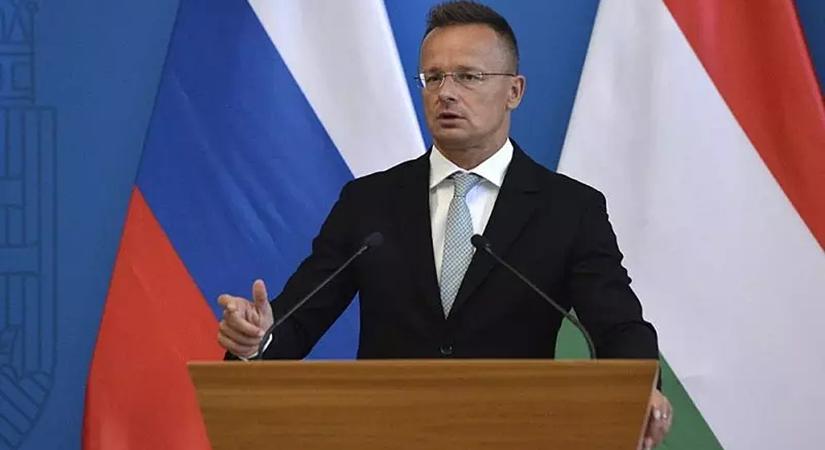 Szijjártó benyalt Kínának – Orbánék tovább tetszelegnek a Keletnek