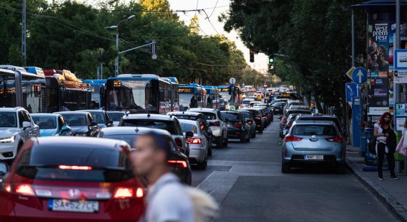 Rtl.hu: nem a biciklisávok miatt van dugó Budapesten, hanem mert félmillióval több autó közlekedik a főváros környékén