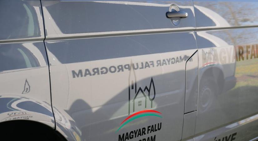 Népszava: prémiumkategóriás autót vett a Babócsai Romákért Egyesület a Magyar Falu támogatásból