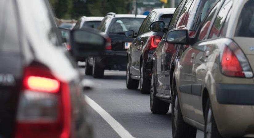 Ha még több teher lenne az autósokon, akkor véget lehetne vetni a dugóknak