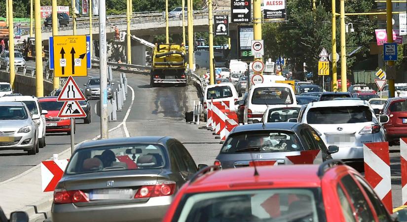 Koppenhágáig állna a sor, ha a fővárosi dugókban álló kocsikat sorba állítanák egy szakértő szerint