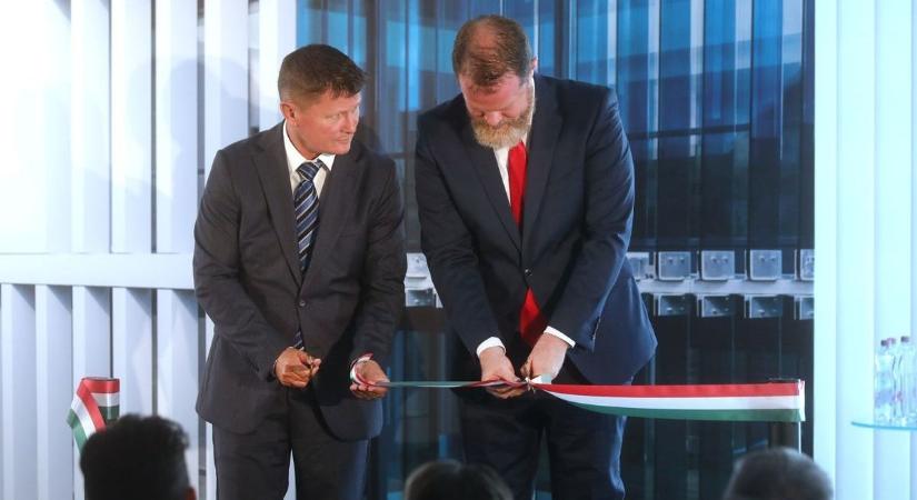 Átadták Európa legmodernebb hírközléstechnikai komplexumát