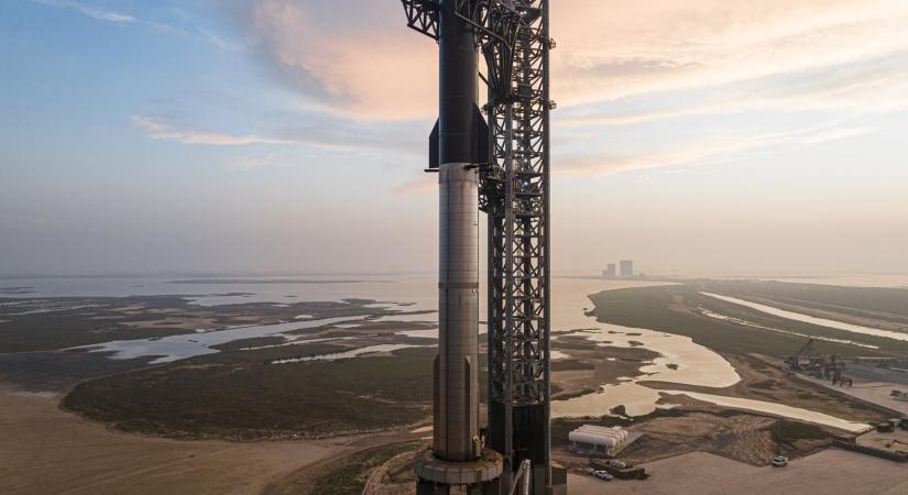 Elon Musk: A Starship készen áll a fellövésre, már csak az engedély hiányzik hozzá
