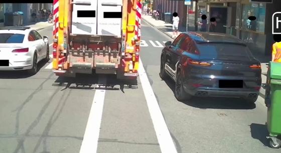 A buszsofőr csak készít egy képet, ami alapján megy is a bírság a sávot elfoglaló autósnak