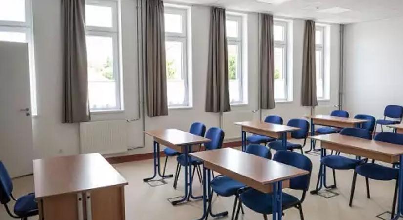 Végrehajtók küldték haza a diákokat: eladták az iskolát