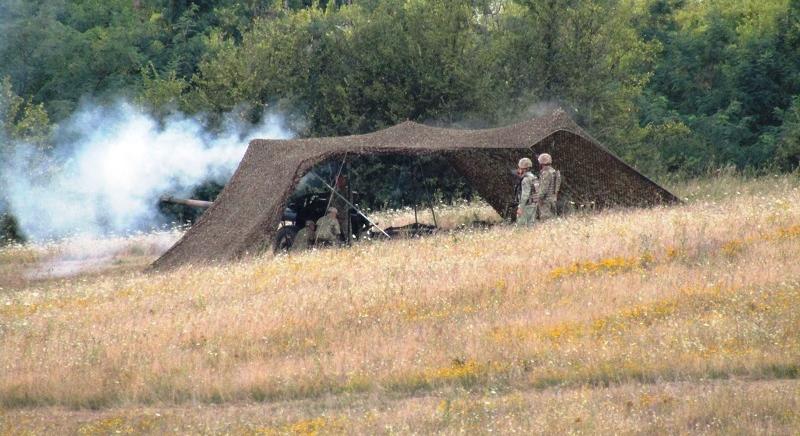 Nagy erőkkel építi a katonaság a lévédelmi óvóhelyeket a drónbecsapódások helyszínén