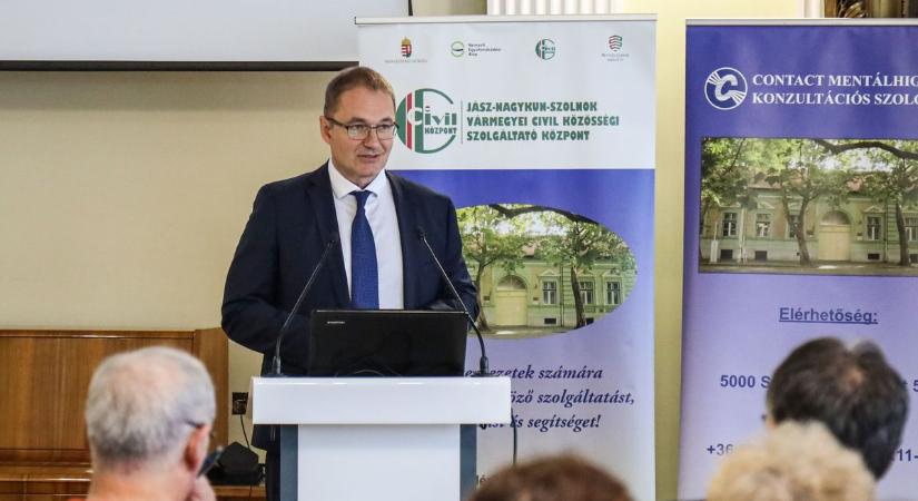 Jövőre még nagyobb összeg jut a civil szervezeteknek – jelentették be a szolnoki rendezvényen
