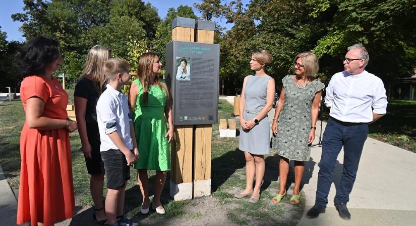 Átadták a Kopp Mária sétányt a Normafánál