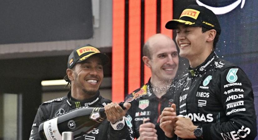 Hamilton és Russell bizarr jégfürdős fotóján gúnyolódnak - kép