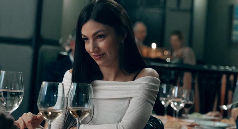 Nem spórolnak a vetkőzéssel a Netflix új krimisorozatában