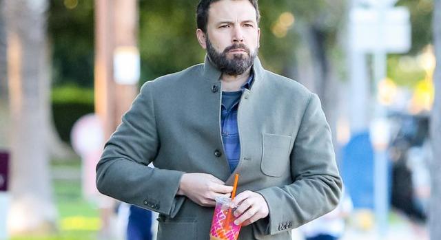 Ben Affleck ismét a fánkosokat reklámozza, de ezúttal rappel is