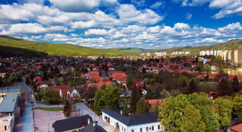 Óriási a felfordulás az ingatlanpiacon: úgy dobják a vevők után ezeket a házakat, mégsem kelnek el