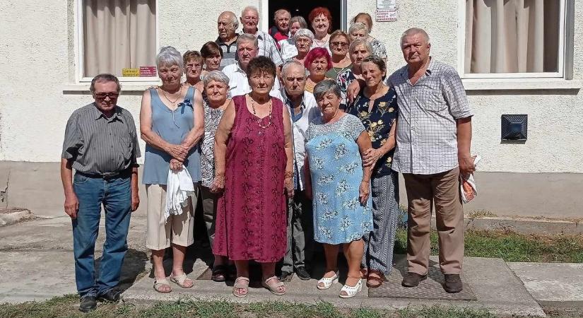 Hatvan éve végeztek a dégi általános iskolások