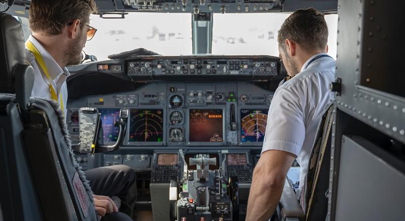 Panasztételre buzdítja a pórul járt légi utasokat a fogyasztóvédelmi hatóság vezetője