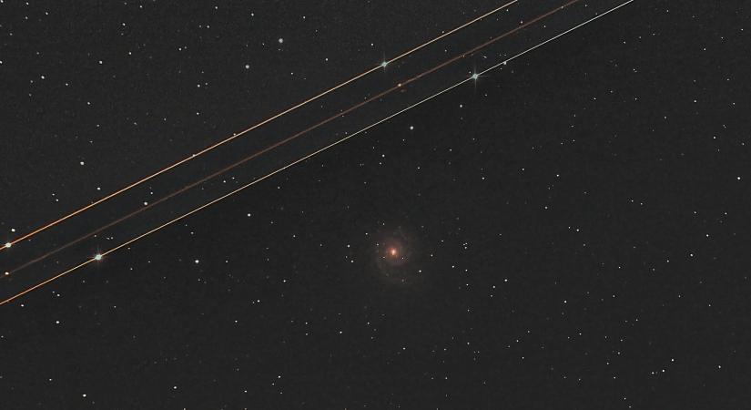 Fantom-galaxis és repülő találkozott a hajdúsági asztrofotós távcsövében