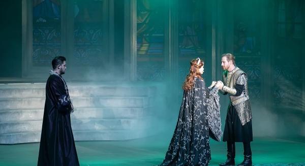 Fotókkal: Az ÉG tartja a FÖLDET musical
