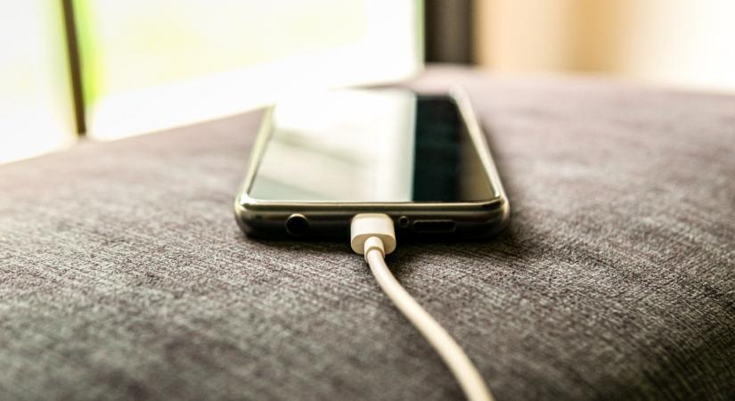 Nesze neked világbajnok áfa: Magyarországon a legdrágább az iPhone 15 a régióban