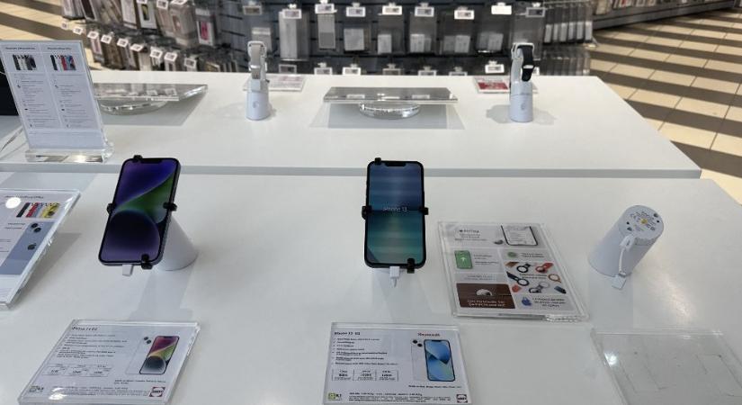 Visszahívják az iPhone 12 telefonokat a francia piacról a túl magas sugárzási szint miatt