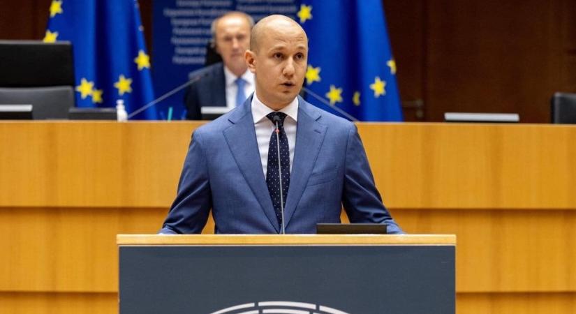 Árnyékkormány: Elítélte Szijjártót az Európai Parlament