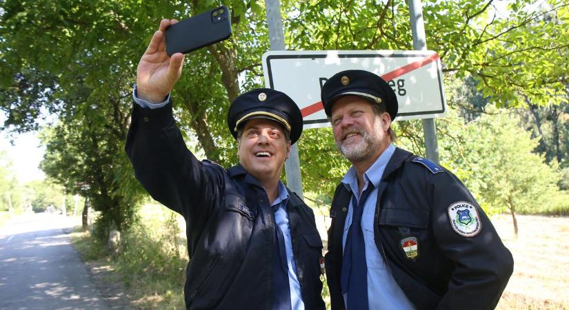 Itt vannak az első képek A mi kis falunk új évadából – Lessen be a kulisszák mögé