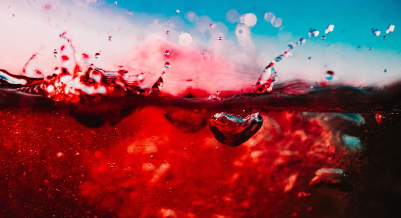 Borfolyó szelt át egy portugál falut, miután 2,2 millió liter vörösbor ömlött ki