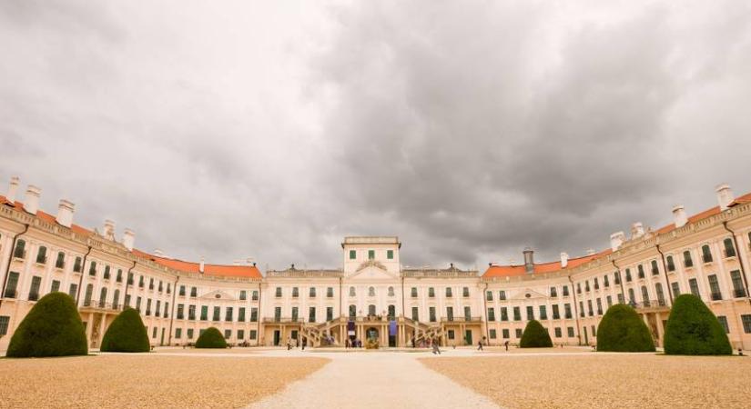 A versailles-i palota mintájára épült a csodás magyar kastély: a parkja is varázslatos