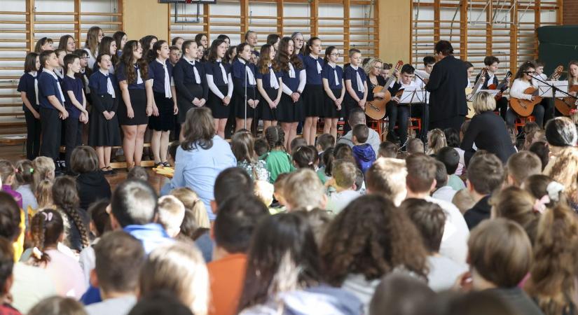 Drágult a Dóczy Gimnázium tornacsarnokának kivitelezése