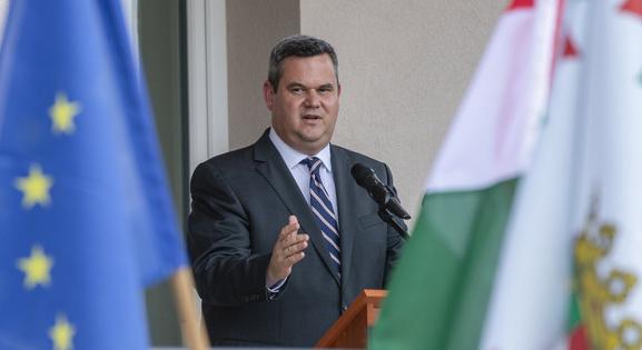 Az egészségügyi államtitkár szerint ha rajta múlna, lenne államosítás