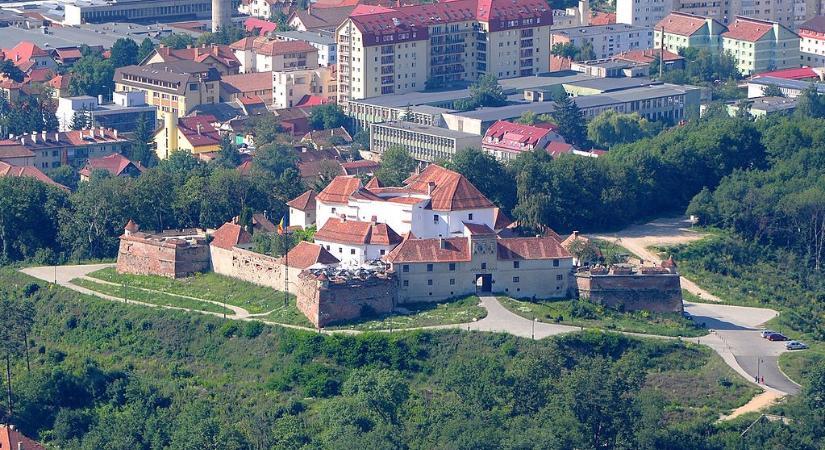 Nyolc év után megnyitott brassói Fellegvár