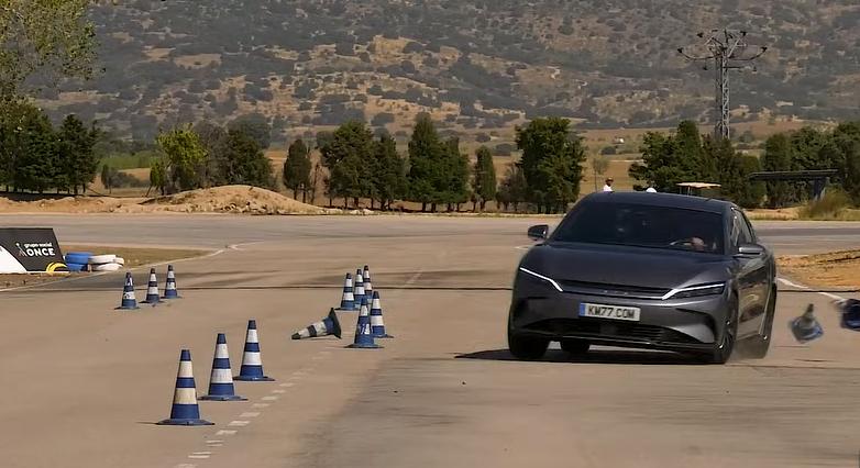 Nem vette jól a jávorszarvastesztet a BYD szedánja