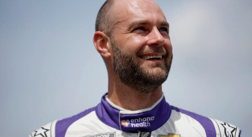 NASCAR-ülést kap az eddig két versenyből kétszer is történelmet író pilóta