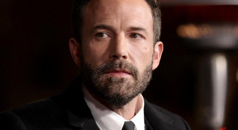 Bizarr, kávészerű italt láttak Ben Affleck kezében - videó