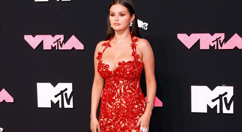 Selena Gomezt csúnyán megalázta az internet népe