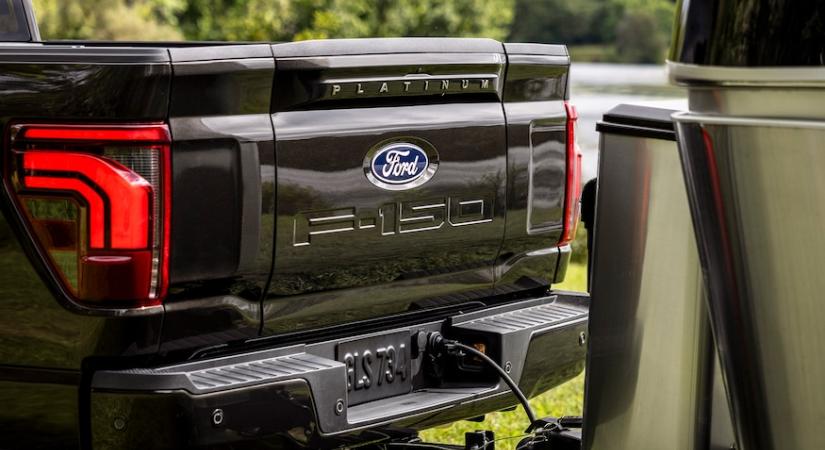 Megújult a Ford logója