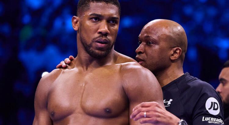 A 'mentálisan megtört' Anthony Joshuát óva intették a Deontay Wilder elleni bunyótól