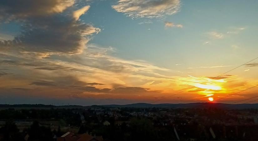Így látta fotósunk a csütörtöki naplementét