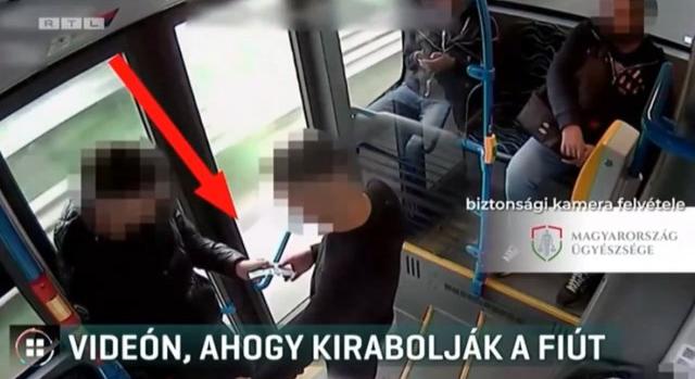 Videón, ahogy kirabolnak egy kiskorú fiút fényes nappal az egyik BKV-járaton