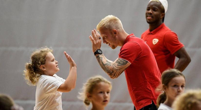 Több mint 1100 kisiskolás ismerkedett meg a DVTK sportágaival