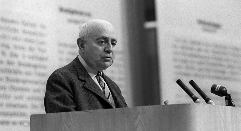 Ő volt a a „kultúripar” kritikusa