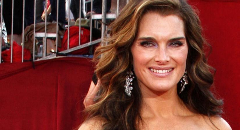 Brooke Shields lánya felvette azt az estélyit, amit 22 évvel ezelőtt az édesanyja is viselt: a sztárcsemete mindenkit lehengerelt